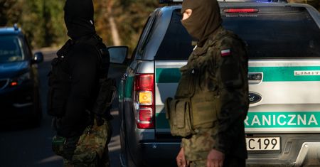 Incydent na granicy. "Migrant ugodził żołnierza nożem"