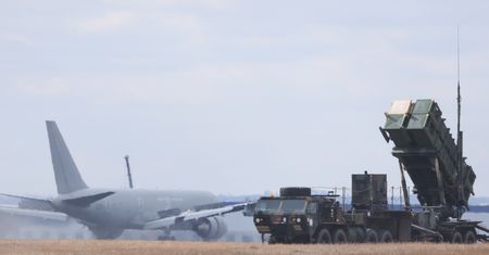 Tajne dostawy z kraju NATO. "Obładowane samoloty do Polski"