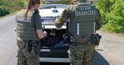 Chcieli nielegalnie przekroczyć granicę. Dwóch siedziało w bagażniku. Kurier to Polak