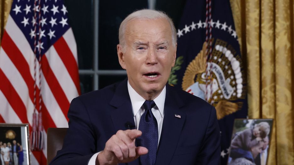 US President Joe Biden delivers a prime-time address to the nation about his approaches to the conflict between Israel and Hamas, humanitarian assistance in Gaza and continued support for Ukraine in their war with Russia, from the Oval Office of the White House in Washington, USA, 19 October 2023. EPA/JONATHAN ERNST / POOL world rights Dostawca: PAP/EPA.