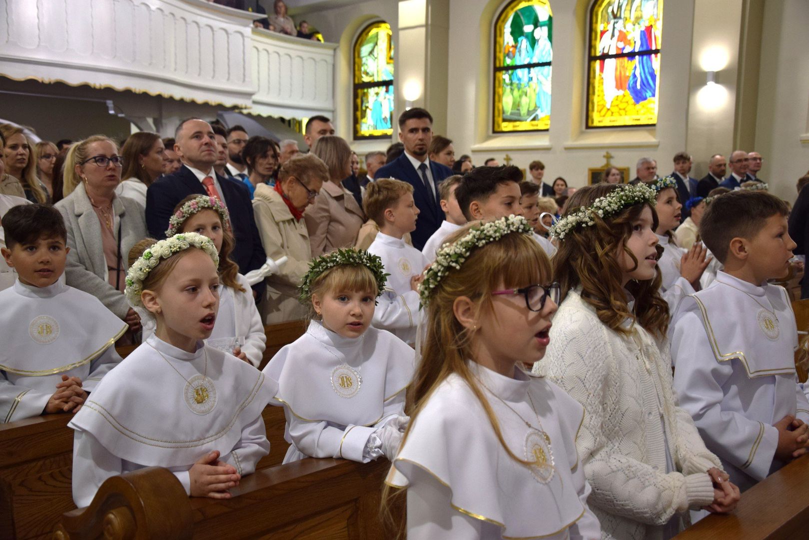 Dzieci z zaangażowaniem śpiewały pieśni