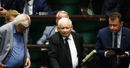 Ogromne przelewy. Wpłaty na konto PiS nie ustają