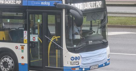 Odmrożenie gospodarki, ale nie transportu publicznego. "Będzie dochodziło do przepełnień"