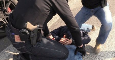 Sprzedawali narkotyki w sieci. Policja rozbiła fabrykę "kryształu"