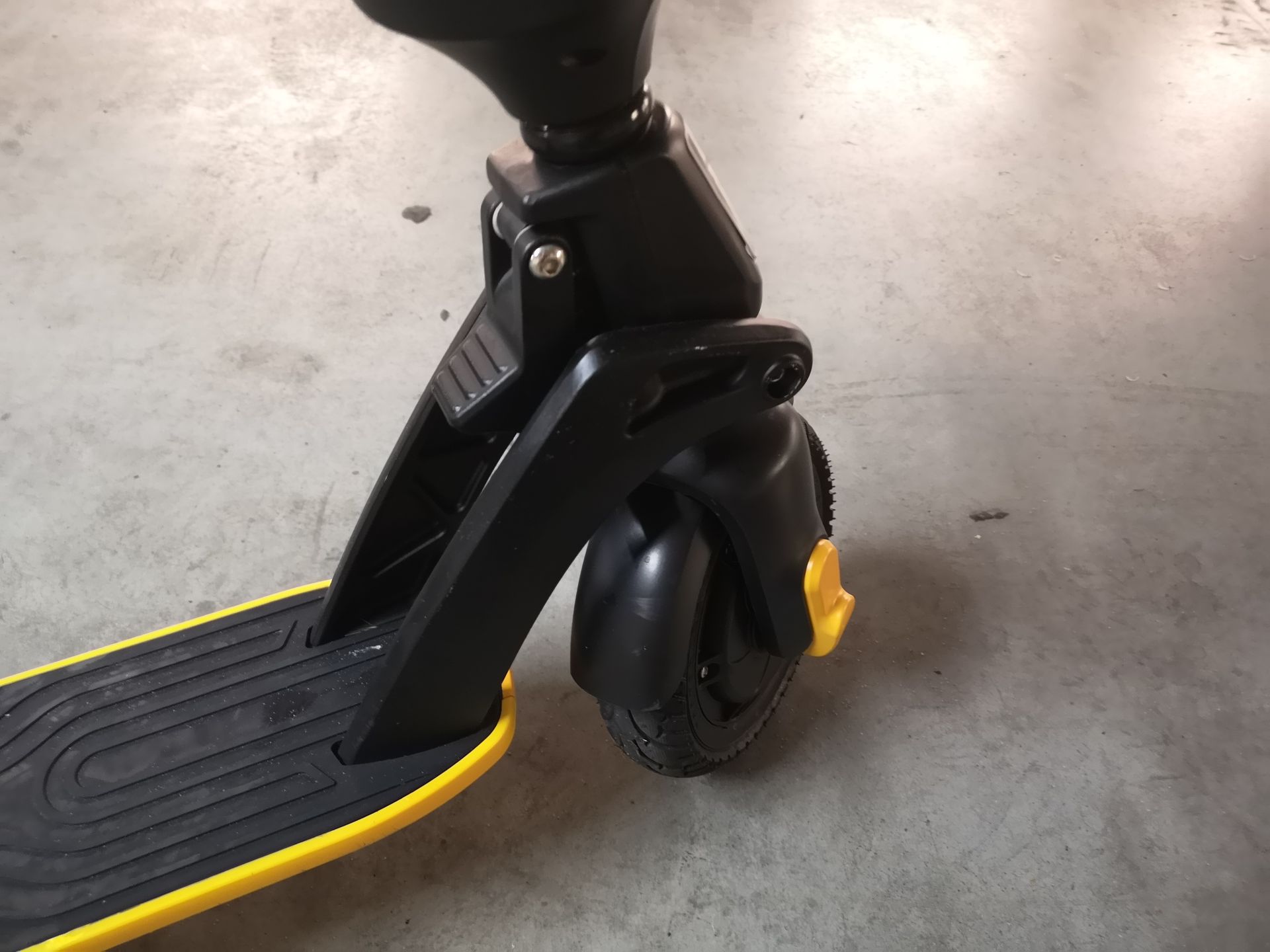 Krótki test hulajnogi elektrycznej eRoller R1 6