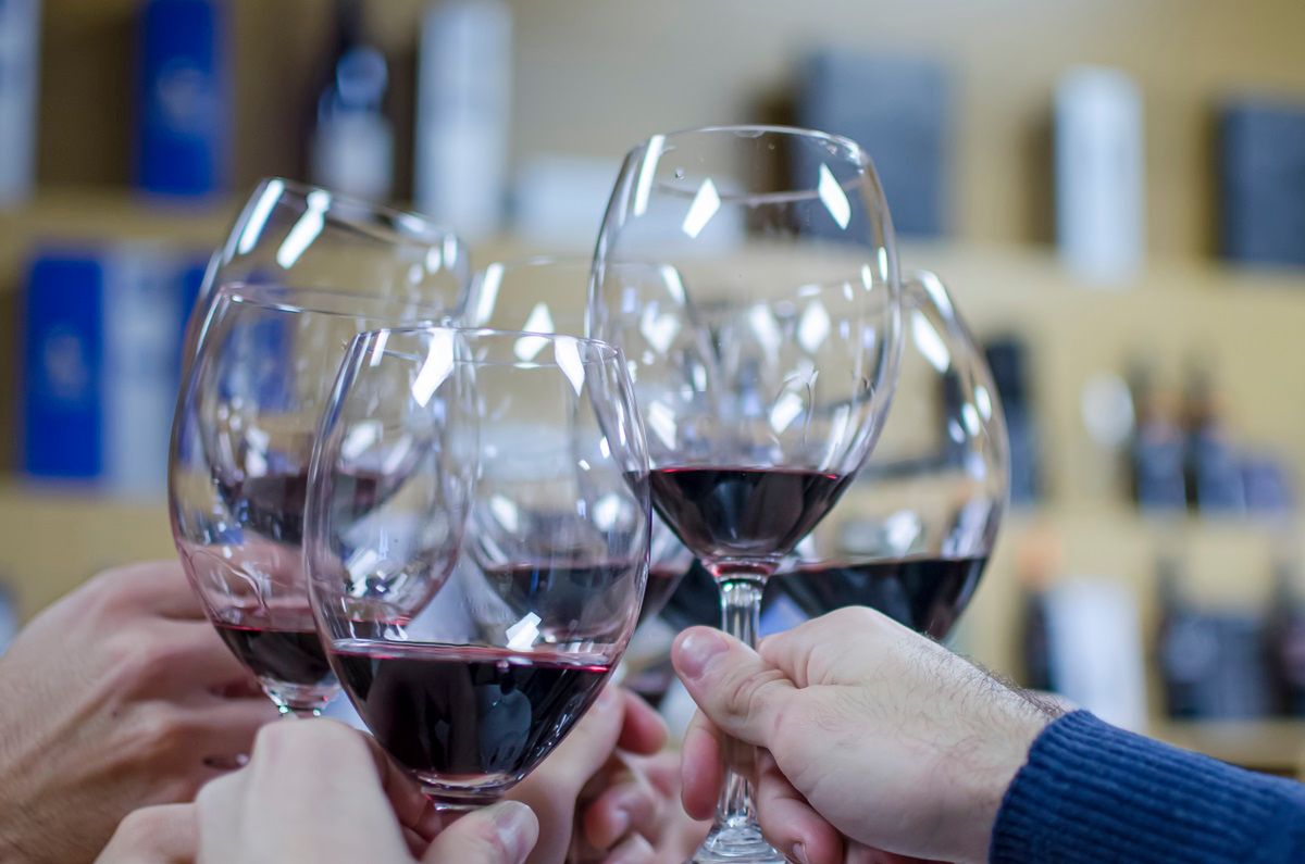 Nowe zalecenia dot. alkoholu w USA. Eksperci zdrowia publicznego ostro reagują