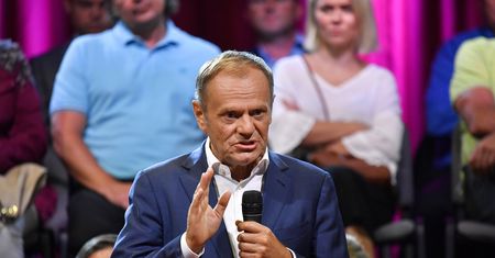 Donald Tusk w Dzierżoniowie. Nagle głos z sali: "opowiada pan bajki"