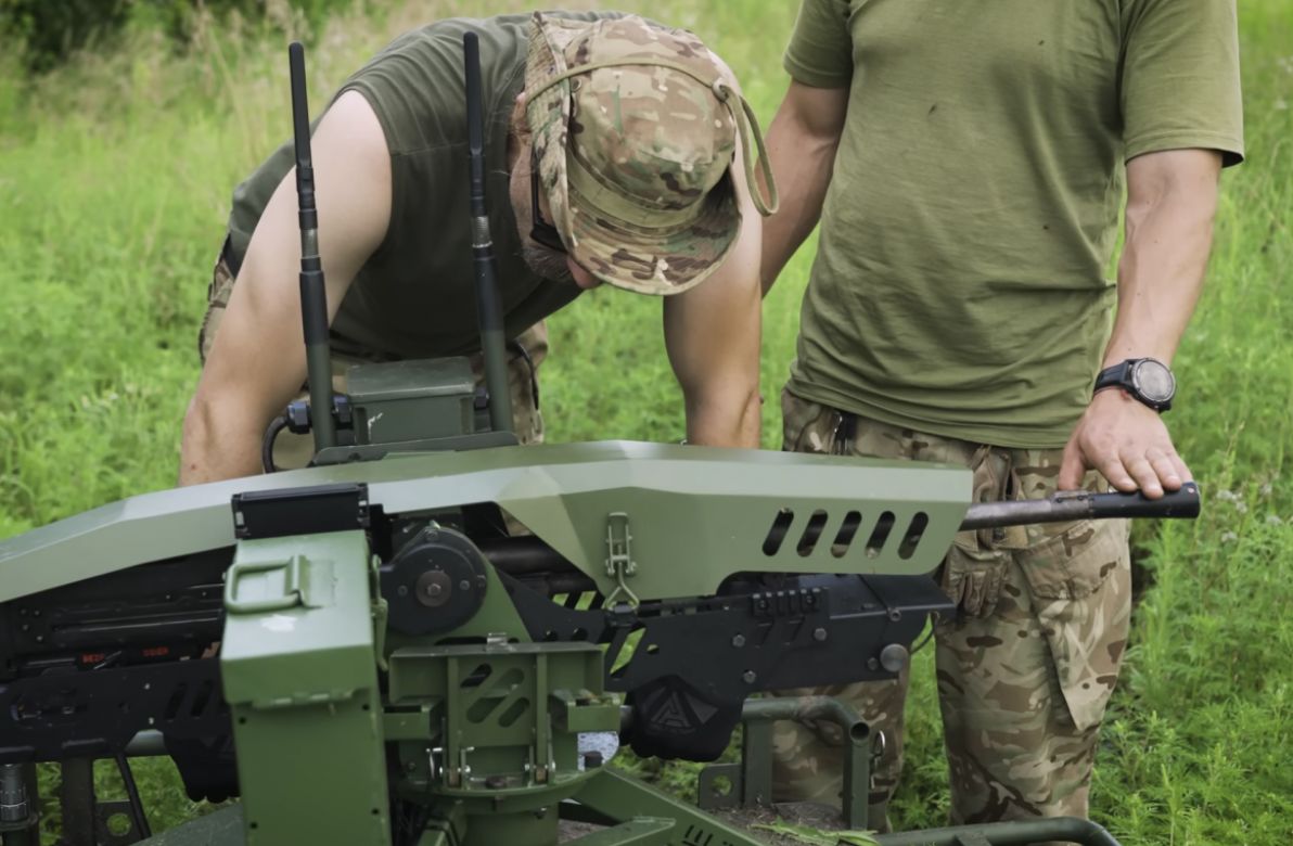 Karabiny zamontowane na kołowej platformie bezzałogowej „Rys”