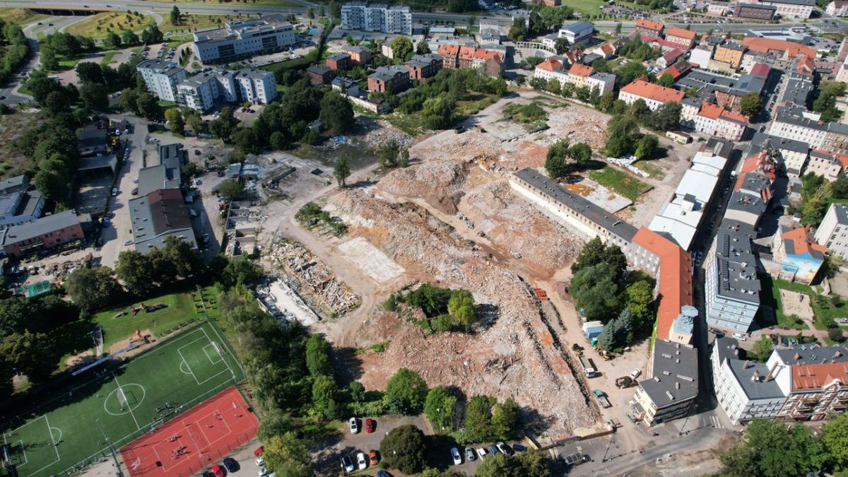 Teren po wyburzonej fabryce porcelany "Krzysztof"