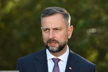 Kontrowersyjna decyzja władz Lwowa. Szef MON ostro reaguje