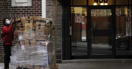 Koronawirus w USA. Spadają dochody i wydatki Amerykanów