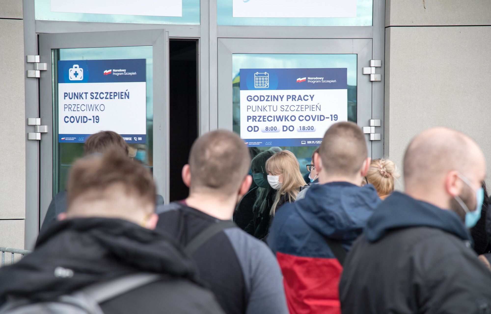 Szczepienia przeciwko COVID-19. Na Podkarparciu lekarze pojadą ze szczepionkami pod kościoły