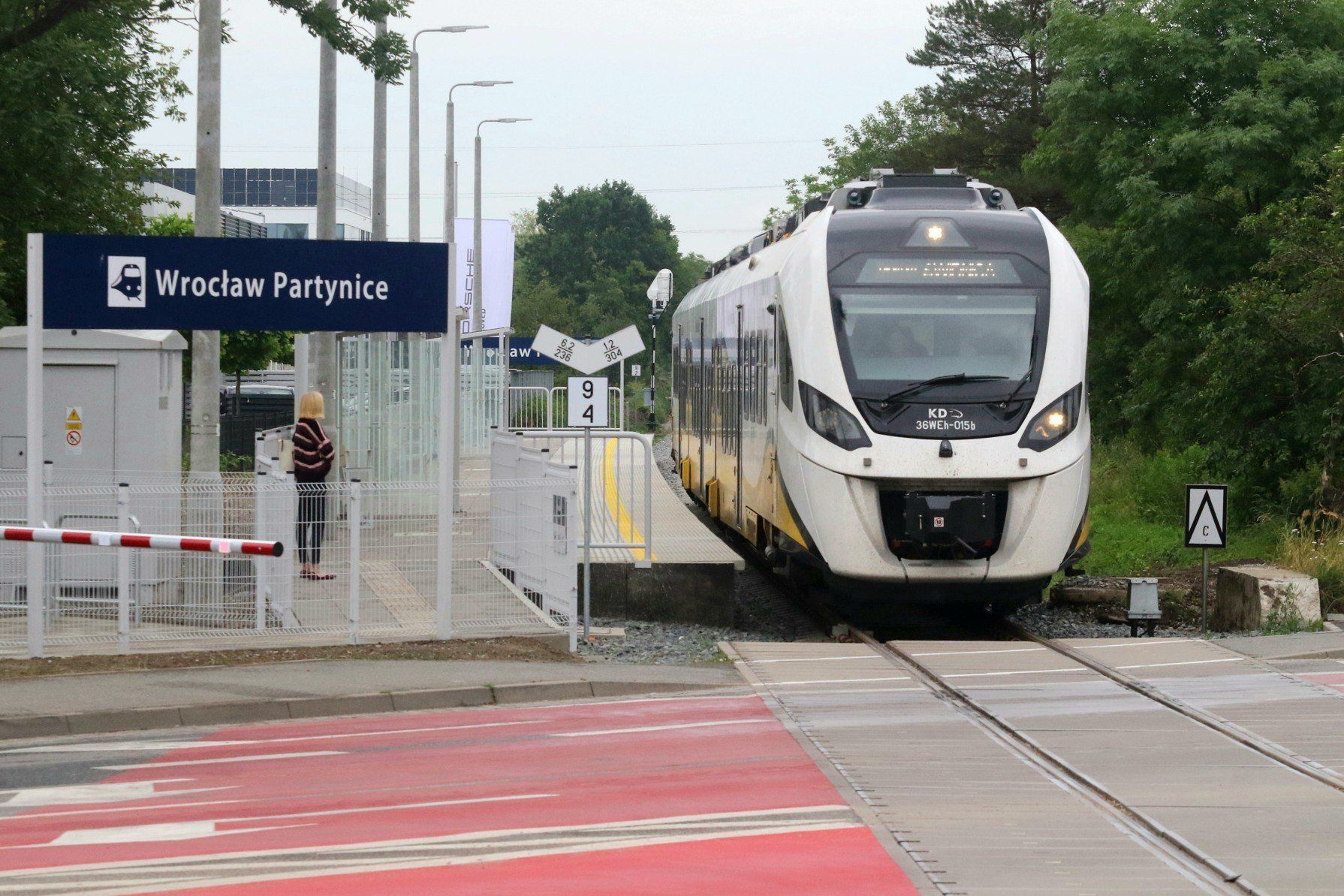 Zepsute rogatki kolejowe na ulicy Zwycięskiej we Wrocławiu. Potężne korki