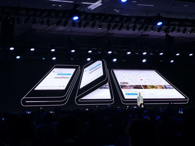 Ekran Infinity Flex Samsunga pozwoli tworzyć składane smartfony