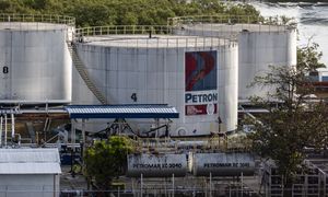 Kolejny kraj kupuje ropę z Rosji. Jedyna rafineria zamówiła 2,48 mln baryłek