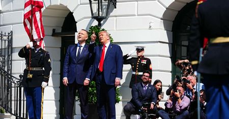 Tusk w cieniu Nawrockiego. Węgierskie media o wizycie w USA