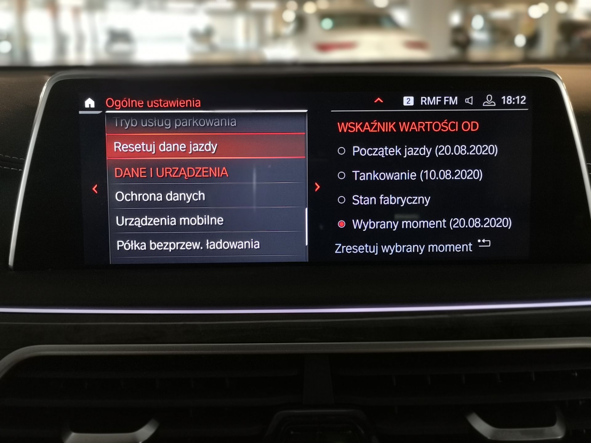 BMW 750i xDrive: Systemy wsparcia kierowcy, Night Vision, zdalne sterowanie i audio Bowers & Wilkins 25