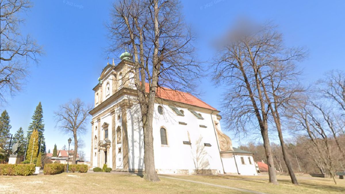 Mężczyzna krzyczał i uszkodził zabytkowy krzyż