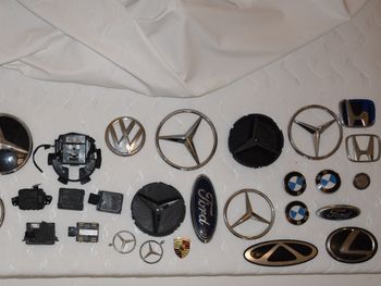 Seryjnie kradł emblematy. Święta spędzi w areszcie