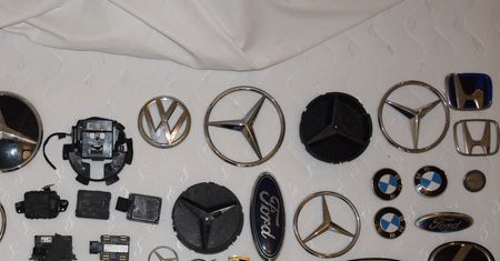 Seryjnie kradł emblematy. Święta spędzi w areszcie