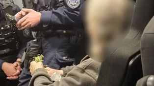 Była godz. 4:40 nad ranem. Policjanci dostrzegli wyczerpaną seniorkę