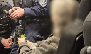 Była godz. 4:40 nad ranem. Policjanci dostrzegli wyczerpaną seniorkę