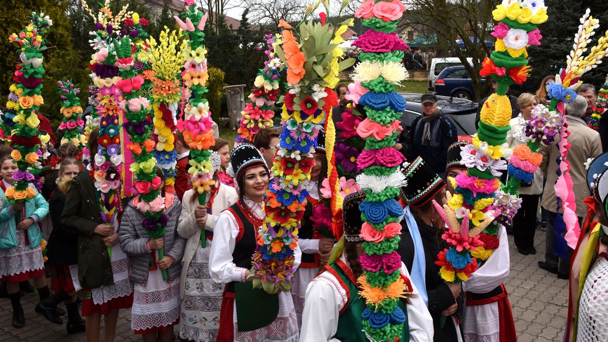 Niedziela Palmowa przyciąga tłumy na Kurpie