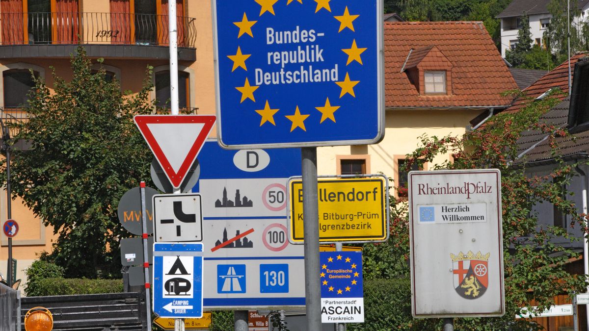 Street signs
Border of Luxemburg and Germany.
Franz Marc Frei