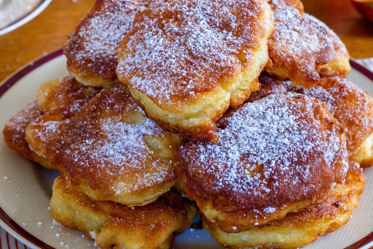 W starej książce babci znalazłam przepis. Takie racuchy smażyło się przed wojną