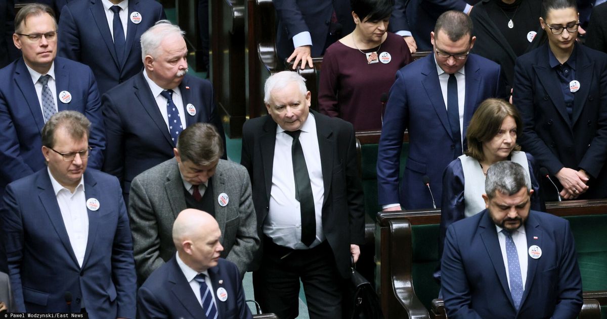 Jarosław Kaczyński i posłowie PiS w Sejmie