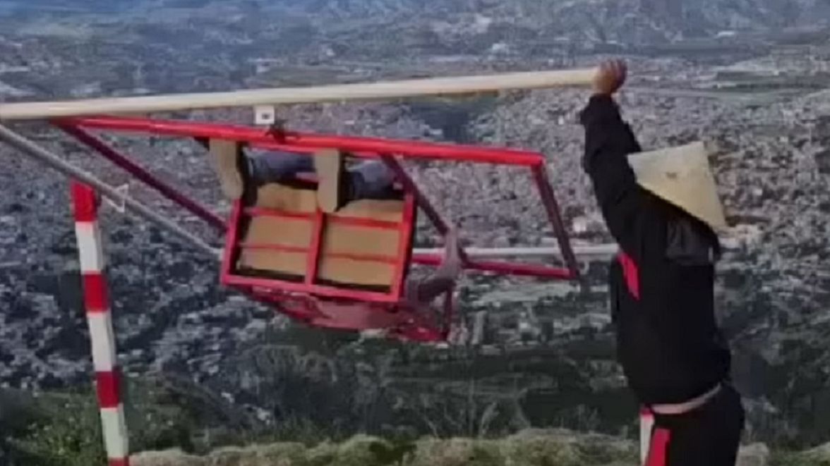 Mężczyzna spadł w przepaść.