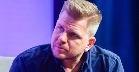 Filip Chajzer otrzymał tort urodzinowy. Teraz mówi o zbawianiu świata