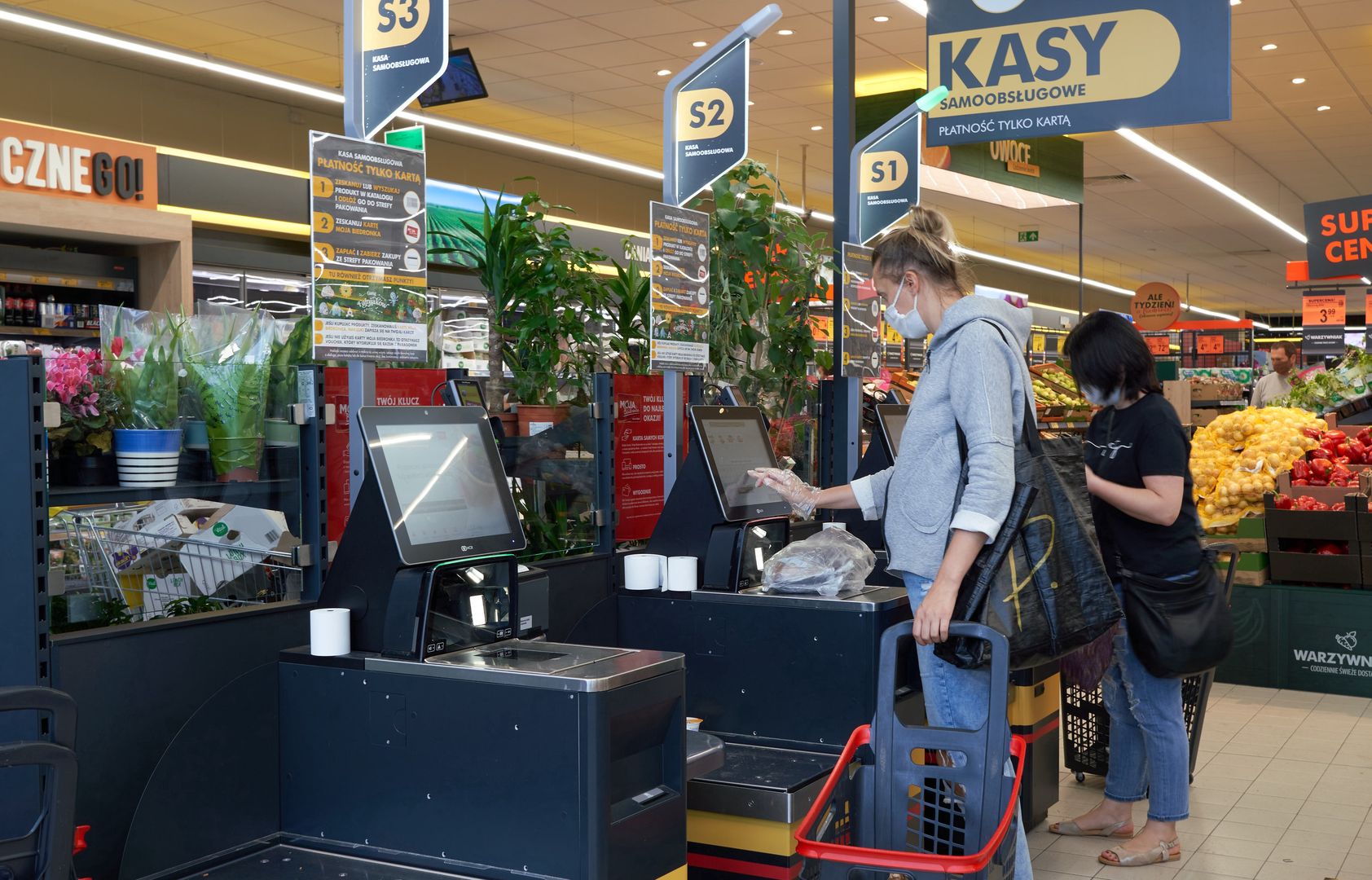 Kontrola w Biedronce? Kasa samoobsługowa sama wzywa personel