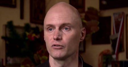 Krzysztof Krawczyk junior ofiarą przemocy. "Kopał mnie i uderzał pięścią"