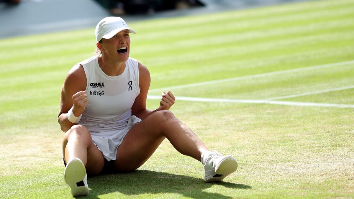 Iga Świątek sekundy po ostatniej piłce w finale Wimbledonu