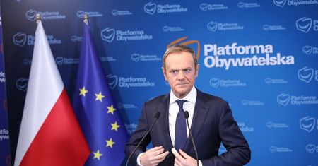 Tak czy siak "wina Tuska". Tak zareagował na najnowszy sondaż