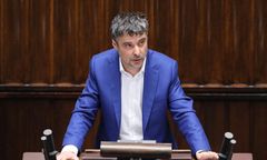 Próbował zabrać głos. Z sali usłyszał: oddaj ferrari