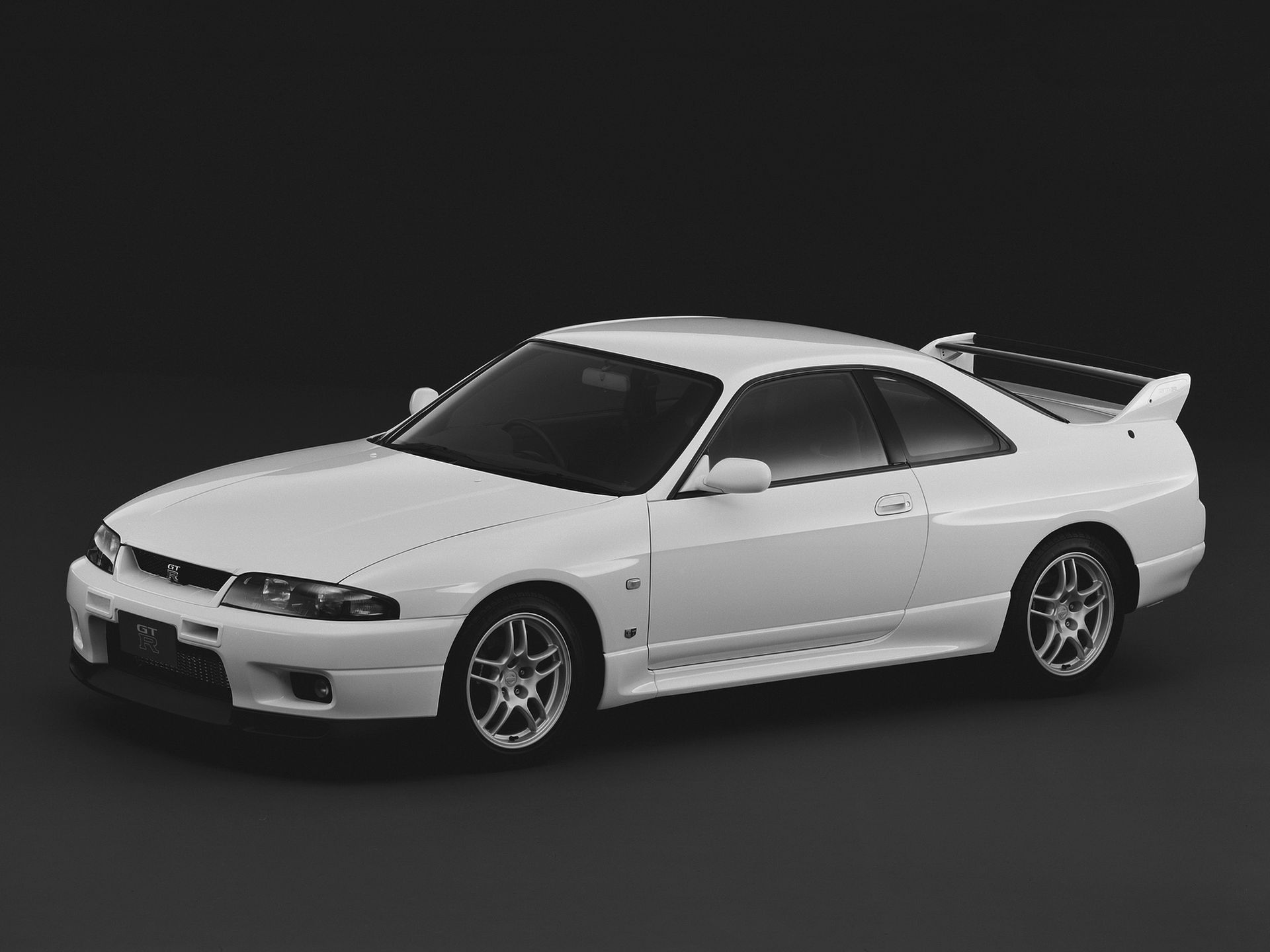 Ewolucja Godzilli: jak od początku zmieniał się Nissan Skyline GT-R 19
