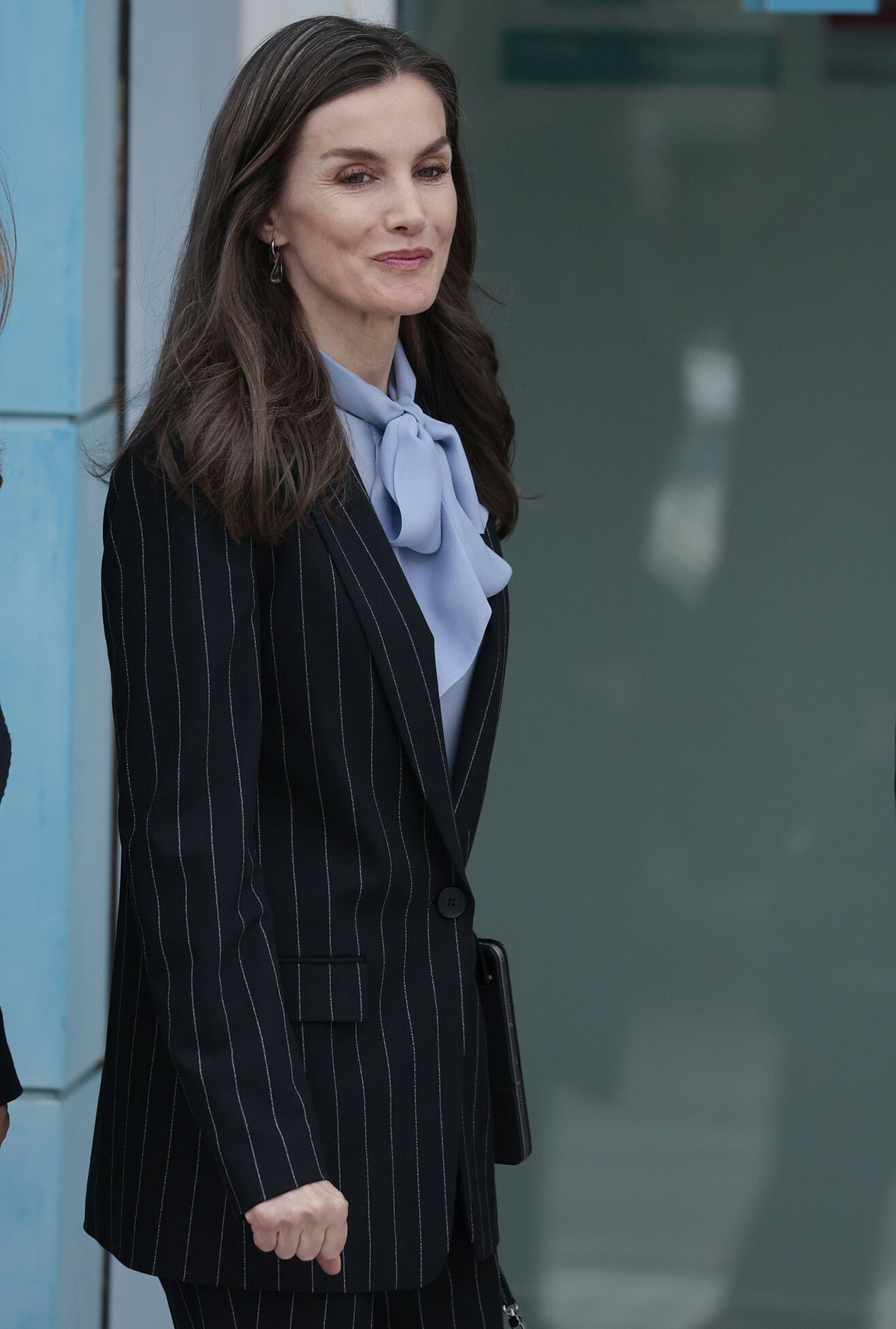 Królowa Letizia w prążkowanym garniturze 