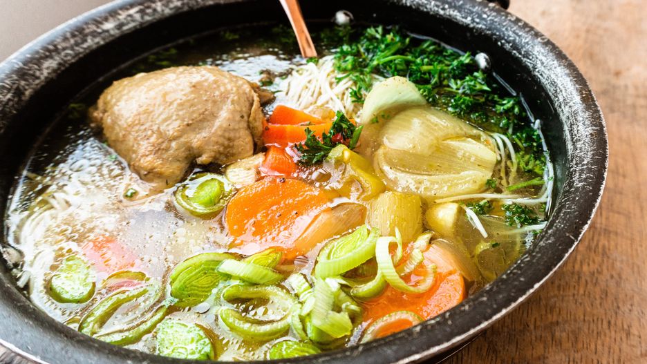 Kawałki kurczaka ze swoistą skórką wywołują skraje emocje