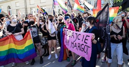 Zmieniając Paradygmat - Jak Aktywistki Formują Nowy Światowy Porządek Wartości