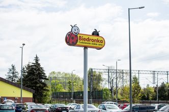 Tego w Biedronce jeszcze nie było. Sieć wchodzi w opiekę medyczną. Sposób na zakaz handlu?