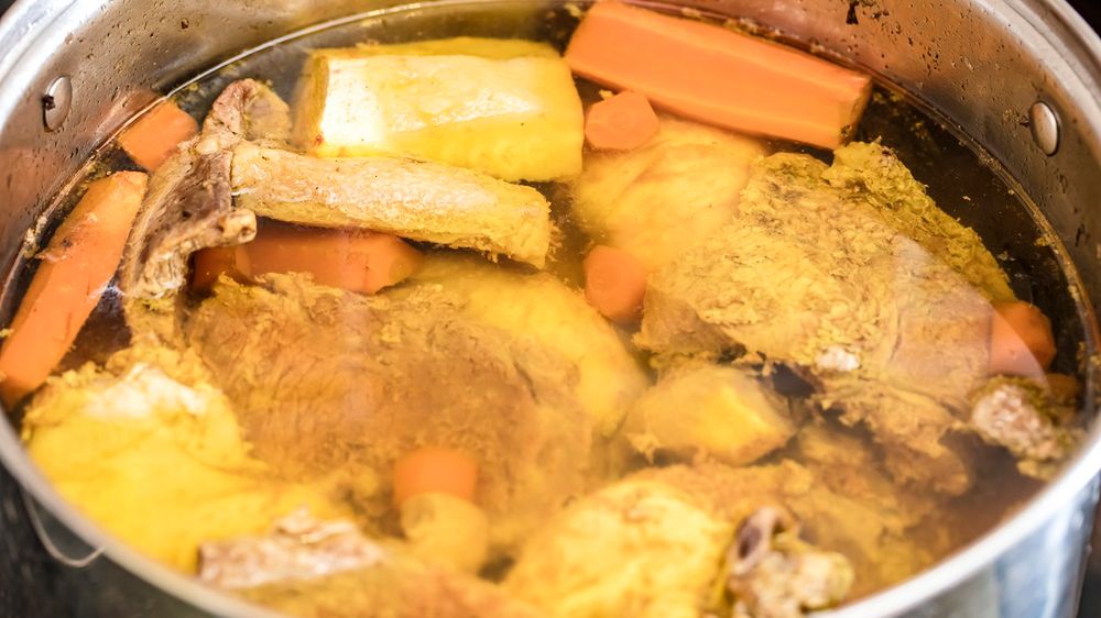 Czego lepiej nie dodawać do rosołu?