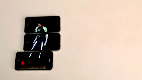 Facet uwięziony w trzech iPhone’ach [wideo] 1