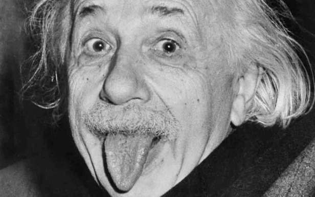 Polskie portale informacyjne obalają teorie Alberta Einsteina