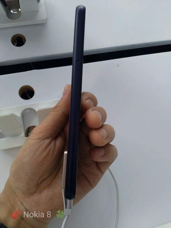 Nokia X6 na zdjęciach. Finowie również chcą mieć klona iPhone'a X 11