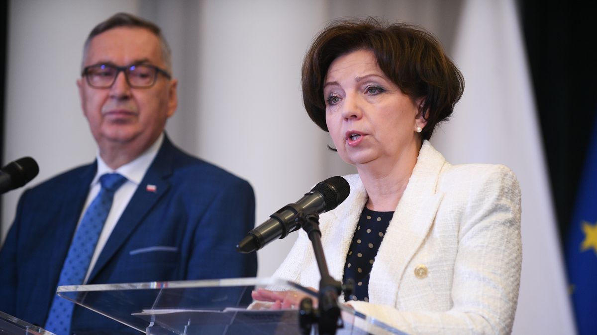 Marlena Mal�g, Stanis�aw Szwed
Warszawa, 01.03.2023. Minister rodziny i polityki spo�ecznej Marlena Mal�g (P) i wiceministrer rodziny i polityki spo�ecznej Stanis�aw Szwed (L) na briefingu prasowym w siedzibie MRiPS w Warszawie, 1 bm. (jm) PAP/Marcin Obara
Marcin Obara
minister, ministerstwo, Ministerstwo Rodziny i Polityki Spo�ecznej, MRIPS, polityk polityka, rodziny i polityki spo�ecznej, briefing, dla medi�w, mediami, prasowy, Rz�d Blisko Senior�w, 13. 14., emerytura, emerytury, mama4+, senior+, rodzinna, rodzinnej, spo�eczna, spo�ecznej
