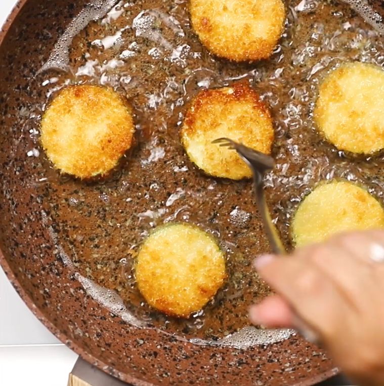 Frying zucchini