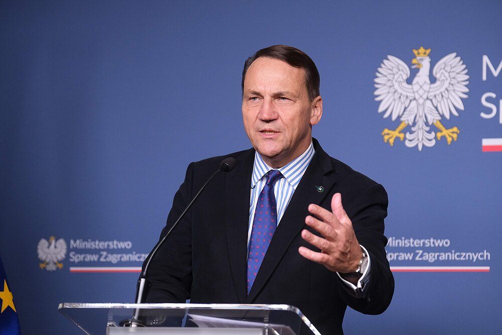 Radosław Sikorski na mównicy