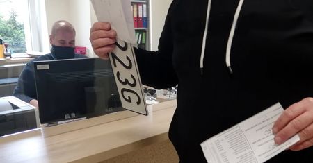 Setki kar rocznie dla kierowców i zapchany system. Przepisy dodały nowe obowiązki urzędnikom